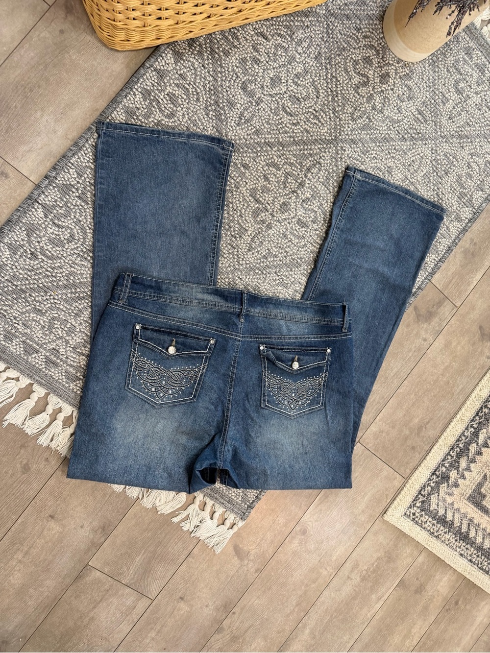 VTG Y2K LEI Embellished Bootcut Jeans ‘Ashley Low Rise Slim Bootcut’ Size 17 Reg